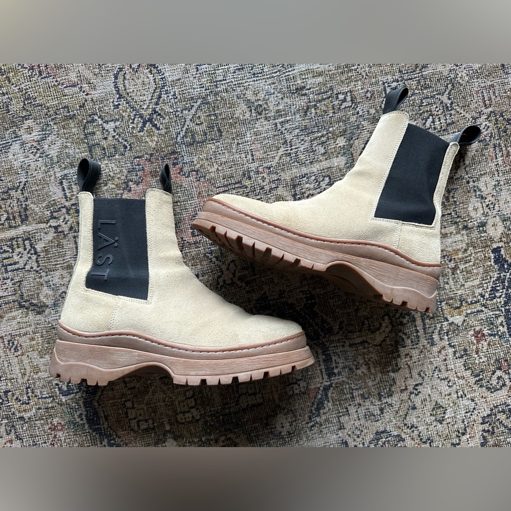 LÄST  Powder Chelsea Suede Beige Boots. Women’s Size 41. US size 9.5.